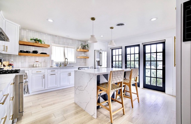 Upscale Country Retreat with Backyard Cottage