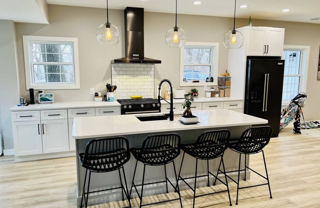 Upscale House on Battle Lake! Walking distance to Downtown Shops and Restaurants