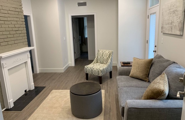 Upscale midtown condo, granite, stainless, walk in shower, WiFi, cable!