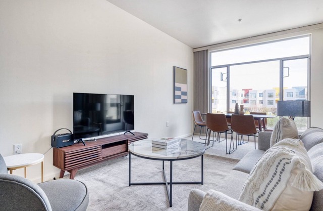 Upscale Palo Alto 2BR w/W/D, Pool & Spa, near 280 & 101, by Blueground