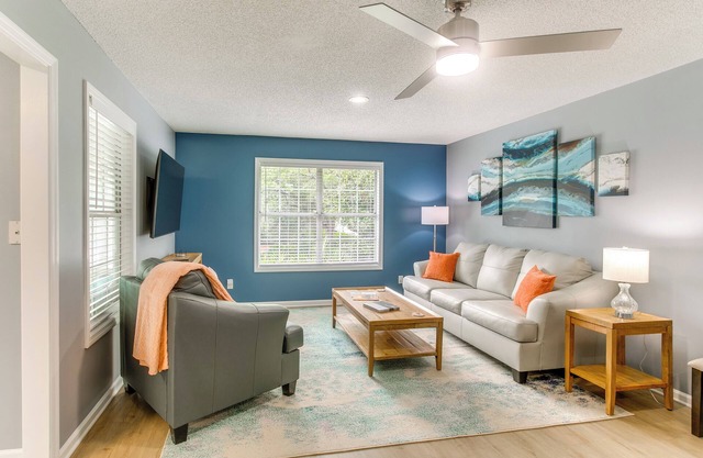 Upscale St. Simons Condo: Sunroom & Steps to Pool!