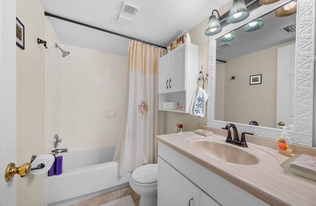 Upstairs condo situated directly on the Intracoastal Waterway with stunning view