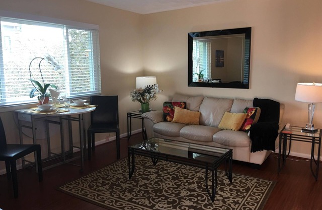 Uptown Dallas - Bright 1 bd #4, WiFi, Parking, Near Restaurants & Shops & Safe