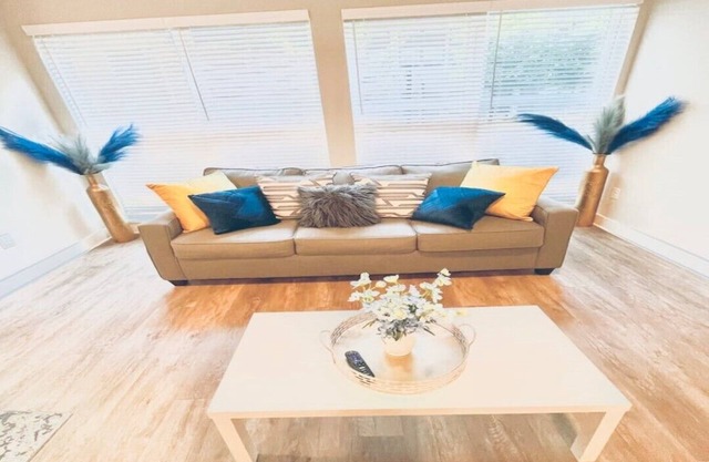 Uptown Traveling Dreams Studio w/Gym & Rooftop Pool!