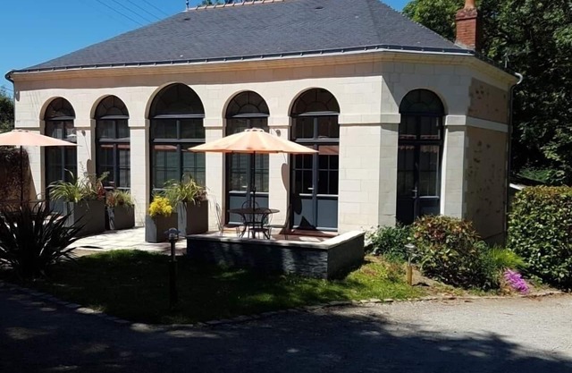 Urban Retreat: Charming Gîte with Private Terrace, Nearby Nantes, Parking, and Bikes Available