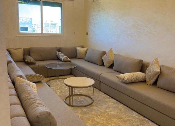 Urban Oasis: Stylish and Spacious Apartment with Serene City Views