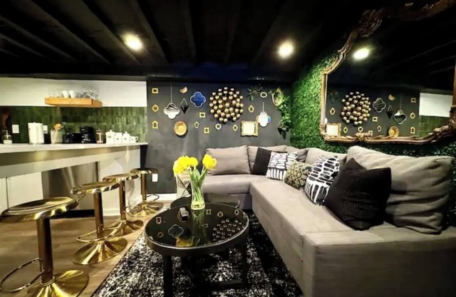 Urban Wonderland w/Hidden room! 3 Beds.Wine.Arcade