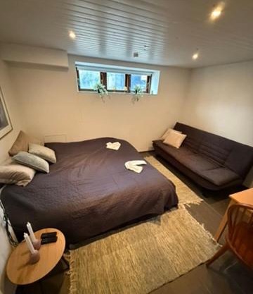 Værelse med 2 senge og sovesofa