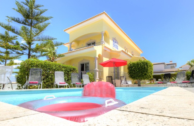 V6 Menir - with a capacity for 12 people.