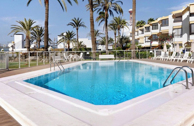 Vacation Apartment 'Las Flores1' with Sea and Beach View, Wi-Fi and Air Conditioning