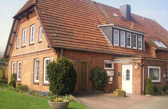 Vacation apartment Niemann 1 in a former farmhouse, 15 minutes by car to the beach