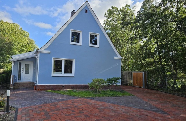 Vacation home Windschief directly behind the dike with large garden, WLAN, fireplace