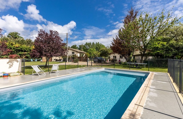 Vacation Home "Gite Senguinous 1" with Shared Pool, Private Terrace & Wi-Fi