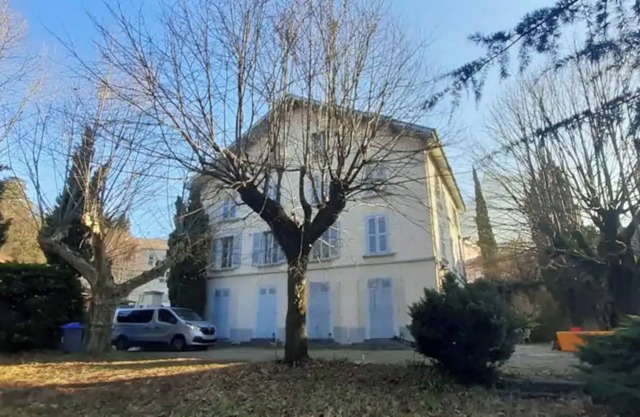 Vacation Home "Immense Ancien Relais 19ème" with Private Garden & Wi-Fi