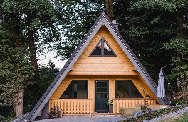 Vacation Home "Log Cabin 1 with Mountain View", Private Terrace and Wi-Fi in the Sauerland