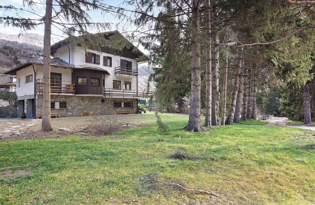 Vacation Home "Maison La Truite" with Mountain View, Private Terrace & 4 Balconies