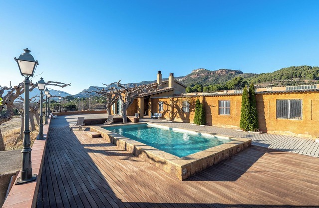 Vacation Home "Mas Lucena" with Private Pool, Private Terrace & Wi-Fi