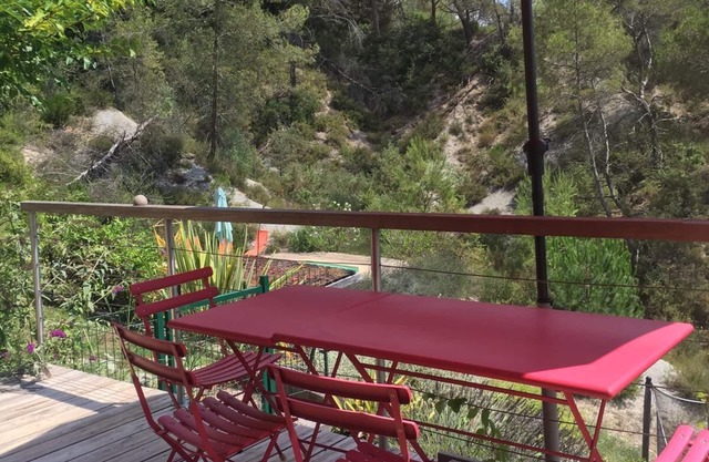 Vacation home on the Côte d'Azur, with swimming pool, swing, trampoline