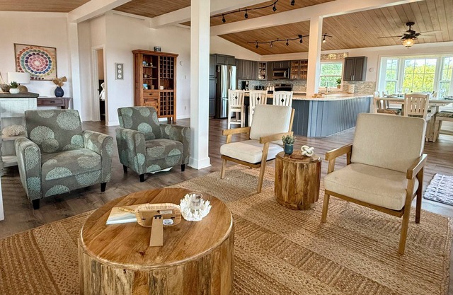Vacation Home - Spacious, Convenient, Views! Only a 2-3 min walk to the beach.