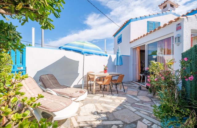 Vacation Home "Vistamar 1" Close to the Sea with Private Open Terrace & Wi-Fi