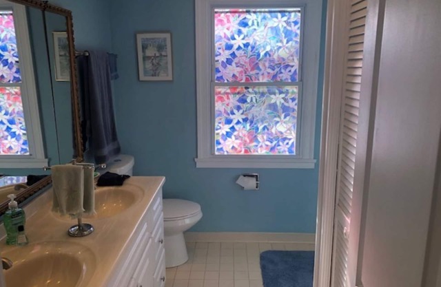 Vacation in Paradise: Spacious Four Bedroom Waterfront Cottage that has it All.