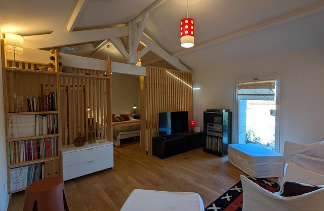 Vacation rental with private terrace, WIFI, pets allowed, electric charging in Rivières