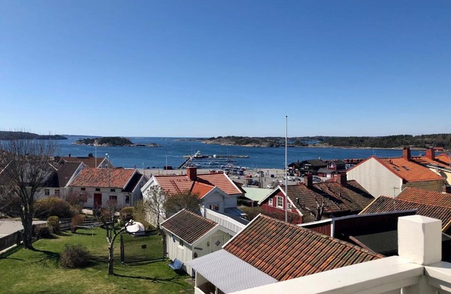Vacker våning med havsutsikt i Strömstads centrum.