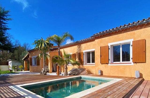 Valbonne, detached 3-bedroom villa with pool and barbecue