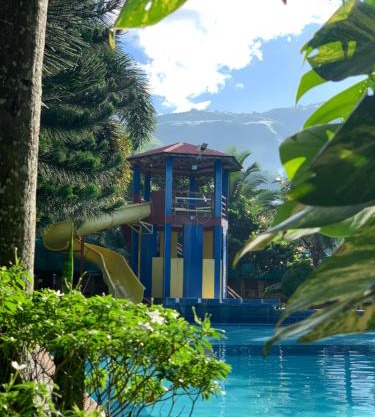 Valley Breeze Resort