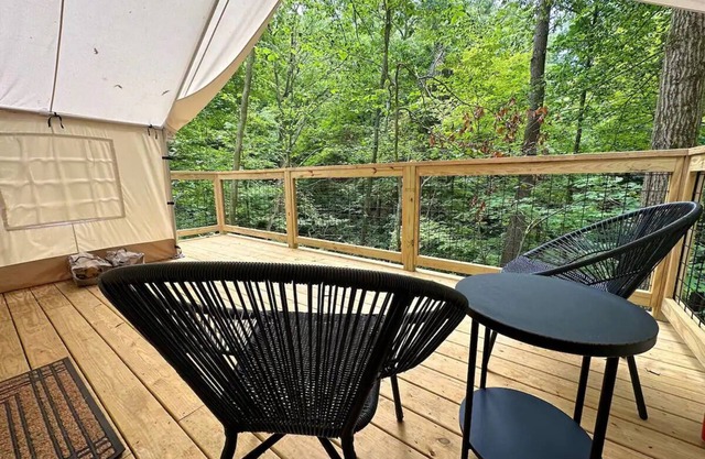 Valley Overlook, Peninsula, Ohio - Glamping Tent P10