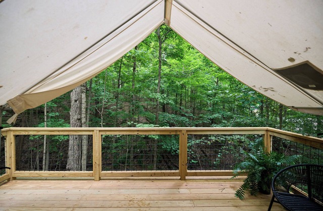 Valley Overlook, Peninsula, Ohio - Glamping Tent P6