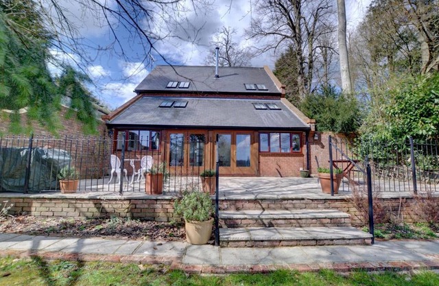 Valley View Barn - Three Bedroom House, Sleeps 6