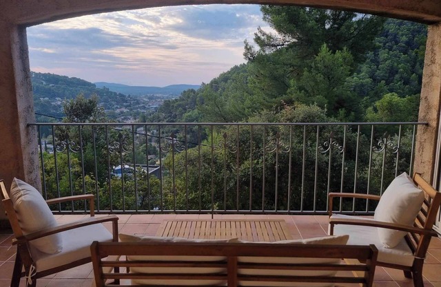 Valley-view ground floor (2-star rating)