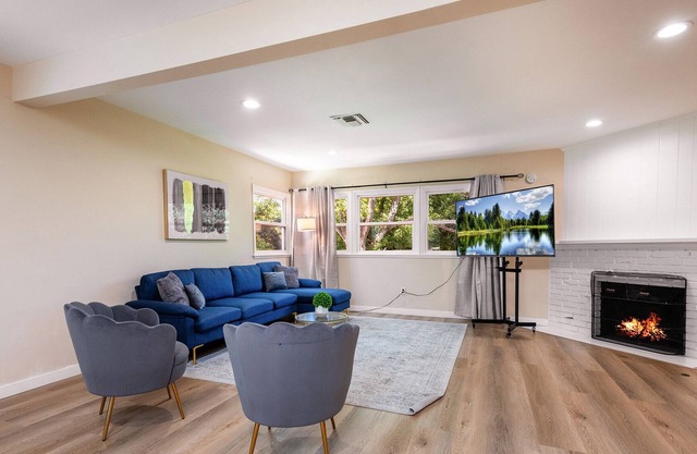 Valley Vista Retreat: A Serene Haven of Modern Elegance