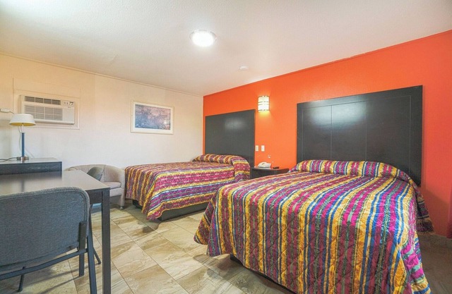 Value Room in Central Weslaco – Near Local Dining, Parks, and Attractions