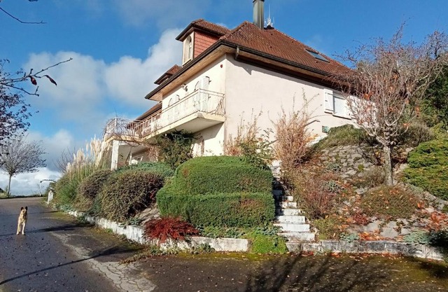 Vaste villa en position dominante superbe vue lacs