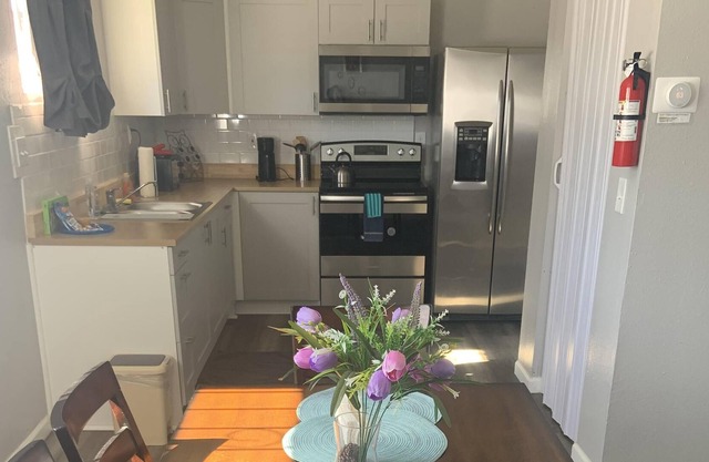 Vegas Desert Gem: Spacious 3BR, Perfect Getaway!