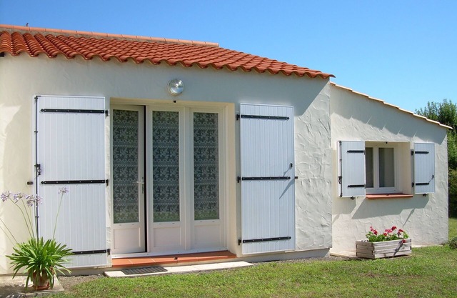 VENDEE HOUSE, QUIET and only 20min from the SEA