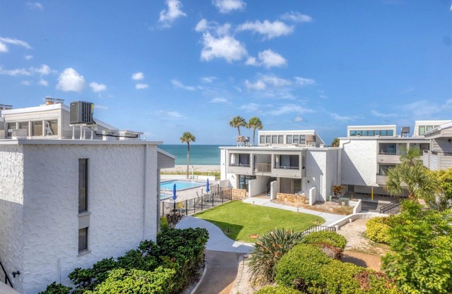 Venice Beach Two Bedroom Private Condo with Community Pool, Gulf Beach Access and Water Views!