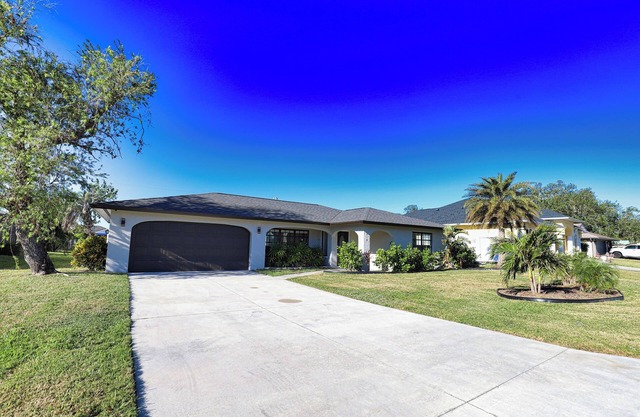 Venice Vacay! Pet-friendly pool home in Venice FL!