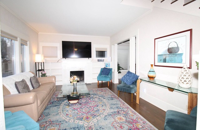Versatile 5 BR/3 BA Seattle Retreat + upgrade opt