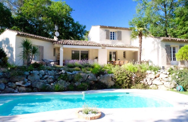 Very Beautiful Villa with swimming pool, aircond, wifi, pétanque, table tennis