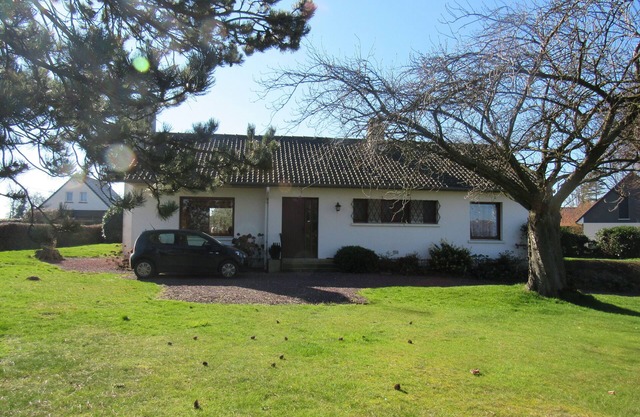 very calm and charming house. Ideal to spend a very relaxing momennt