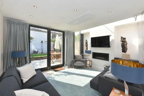 Very Central London- luxurious Town house. Air con