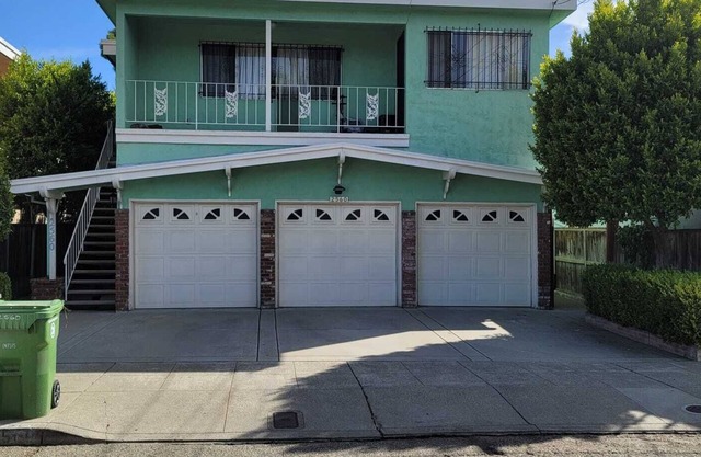 Very clean and cozy, with home gym 5minutes to lake Merritt , close to city sf