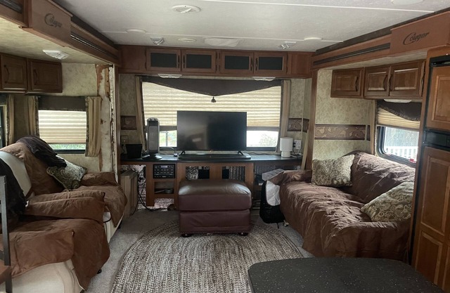 Very comfortable 32 foot Camper Trailer with 3 slide outs