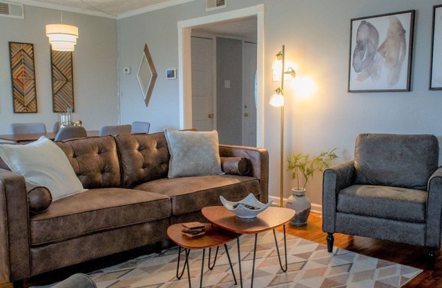 Very Convenient Short-Term Rental in Oak Ridge