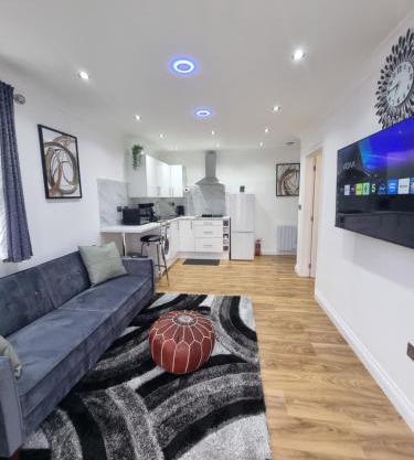 Very Cosy & Lovely 1 Bed Garden Apartment with side access