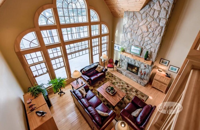 Very Cozy 4bdrm 4bath cottage in LOB. Glorious sunsets! Outdoor Oasis!