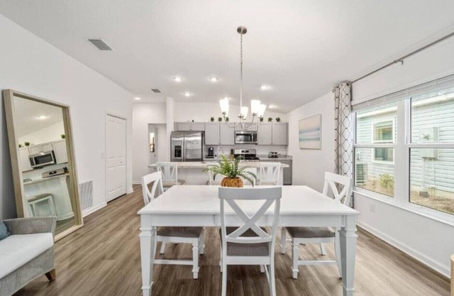 Very large 2 bedroom with King Bed!
